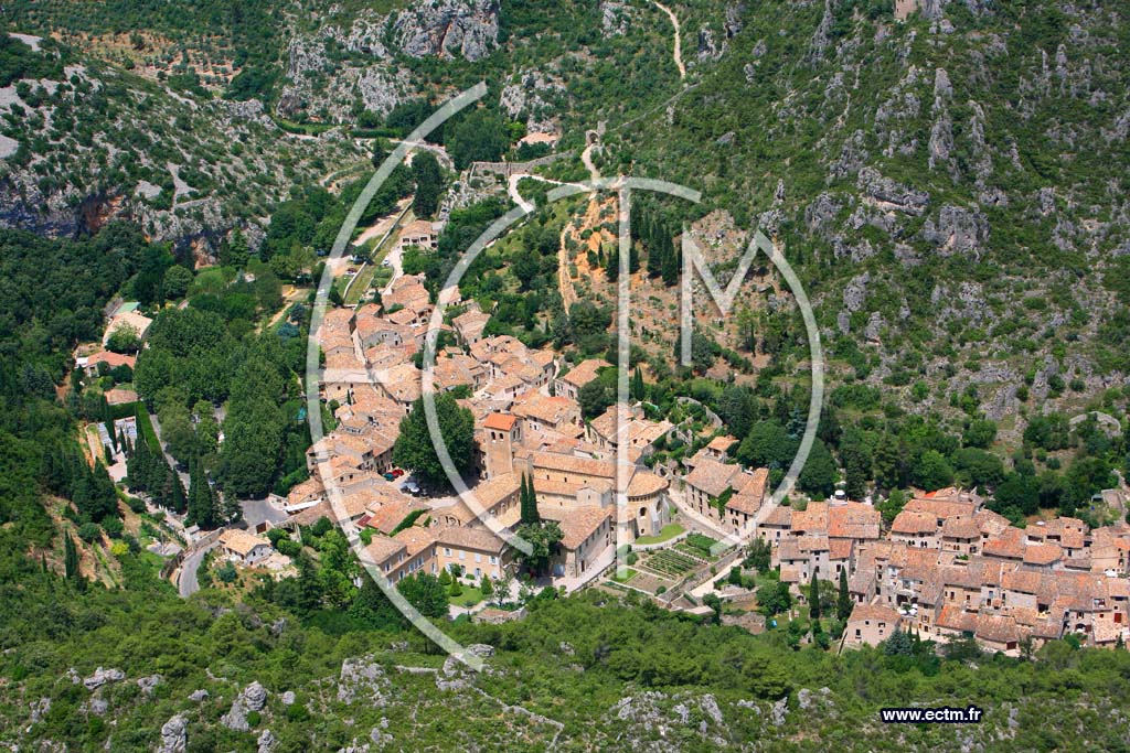Photo arienne de Saint Guilhem le Desert