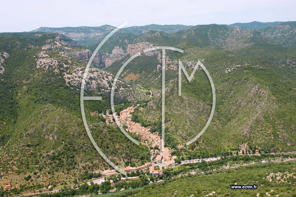 Photo arienne de Saint Guilhem le Desert