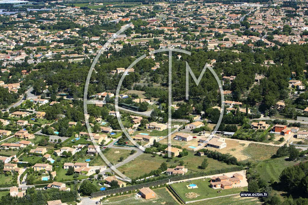 Photo arienne de Pernes les Fontaines