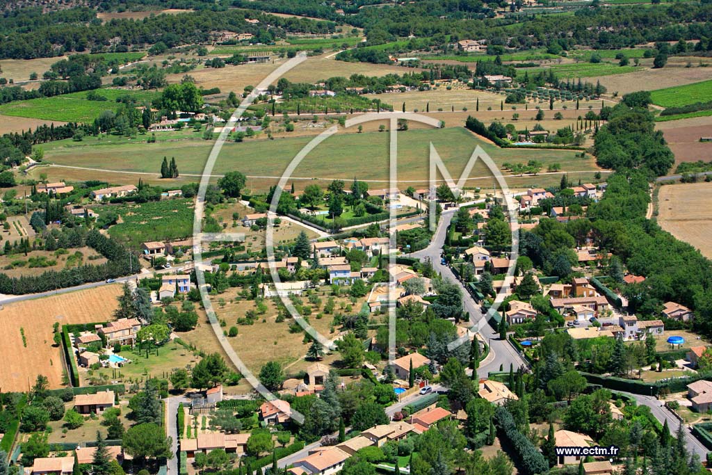 Photo arienne de Lourmarin - hammeau de la Graviere