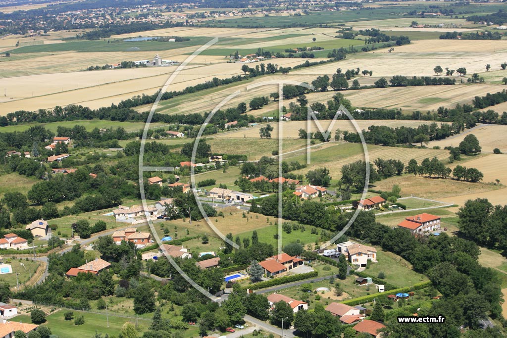 Photo arienne de Sainte Foy de Peyrolieres