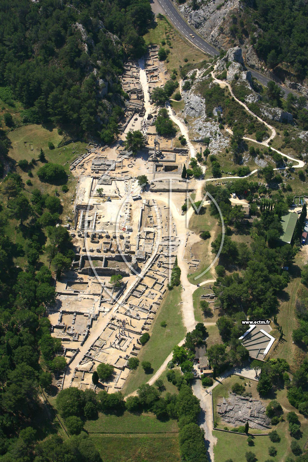 Photo arienne de Site Antique de Glanum