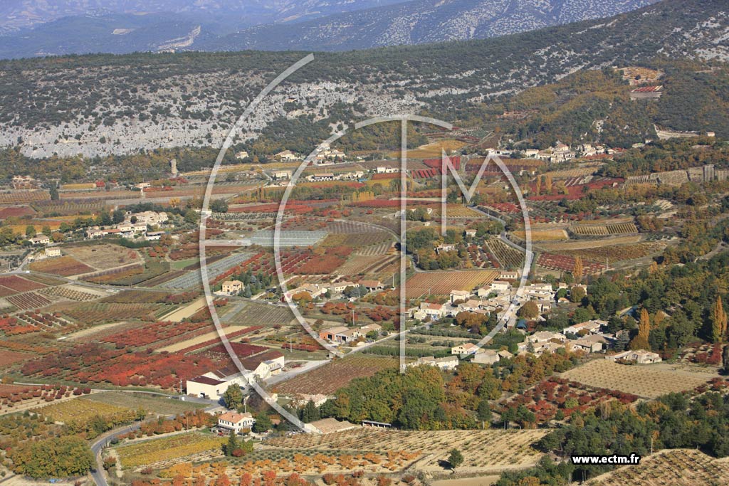 Photo arienne de Beaumont du Ventoux