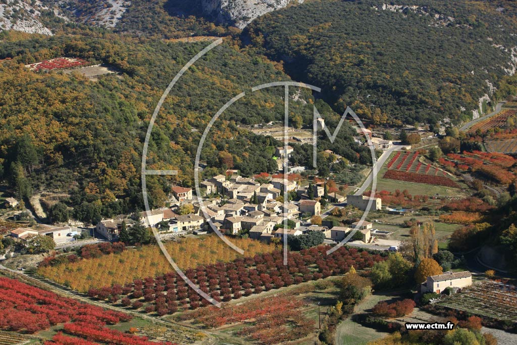 Photo arienne de Beaumont du Ventoux - hameau des Valettes