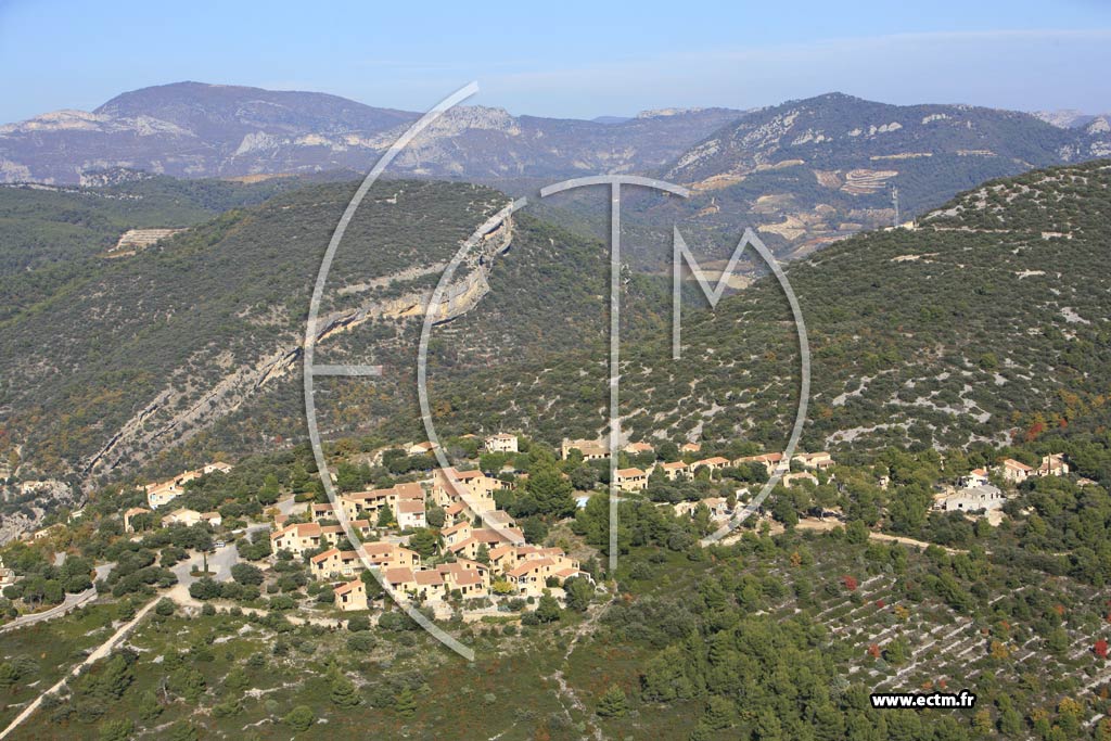 Photo arienne de Mollans sur Ouveze - hameau de la Garrigue