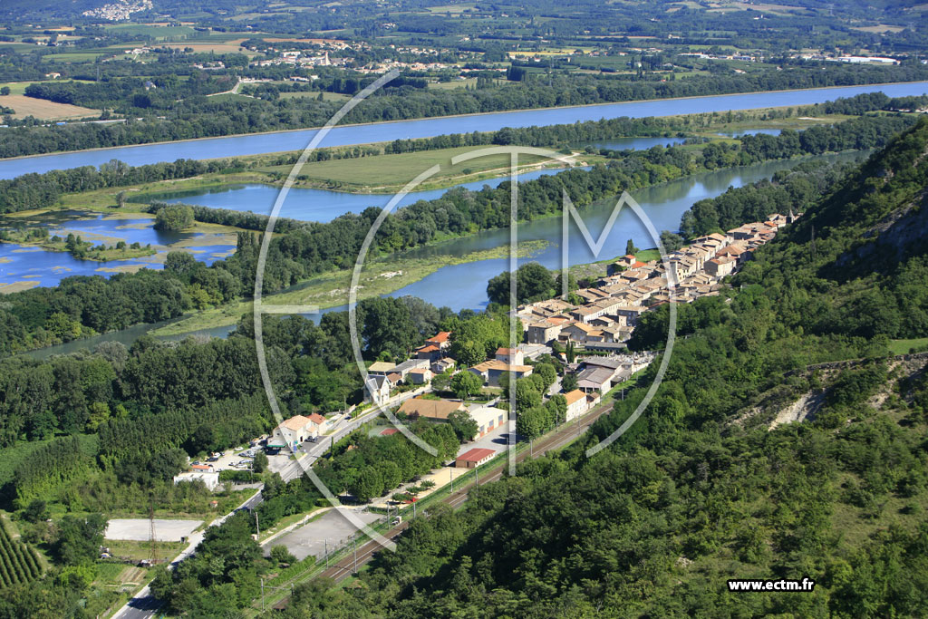 Photo arienne de Baix