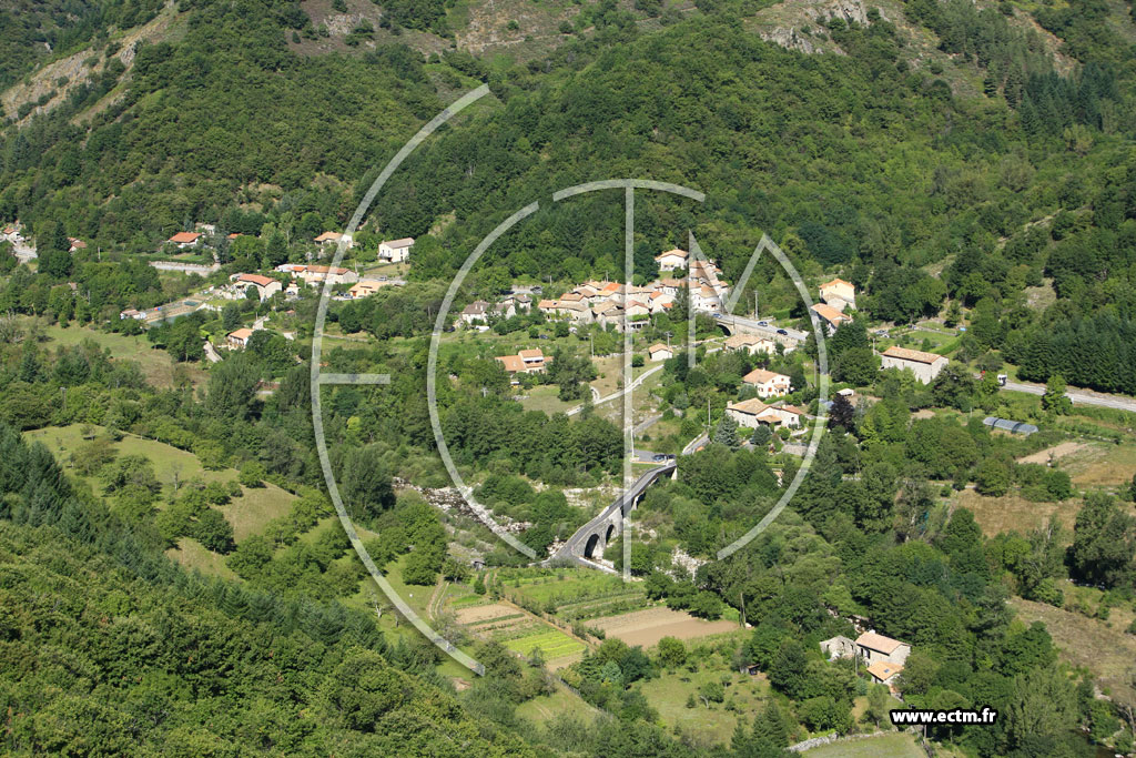 Photo arienne de Barnas (le Bouix)