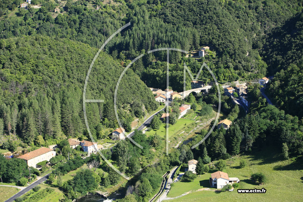 Photo arienne de Meyras (le Gua)