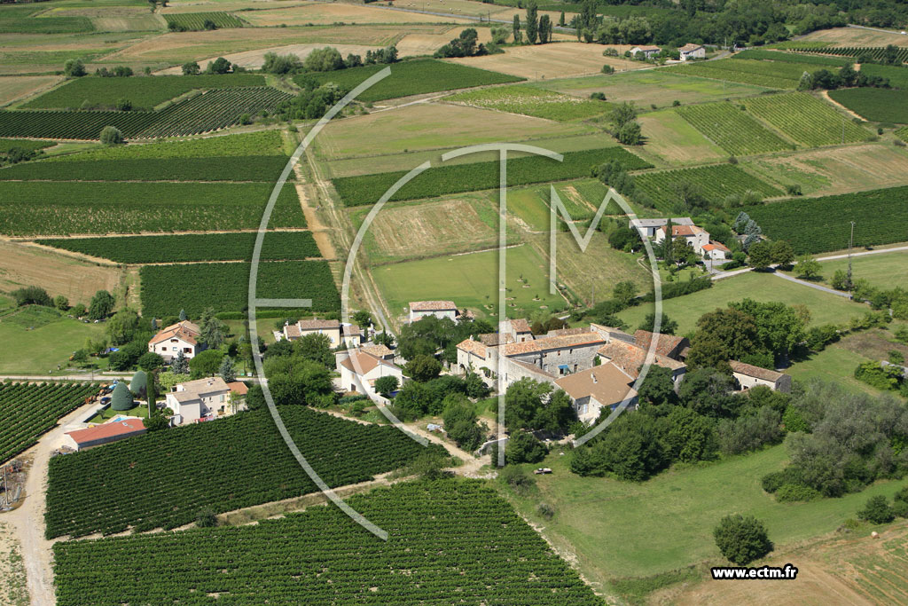 Photo arienne de Berrias (Jales)
