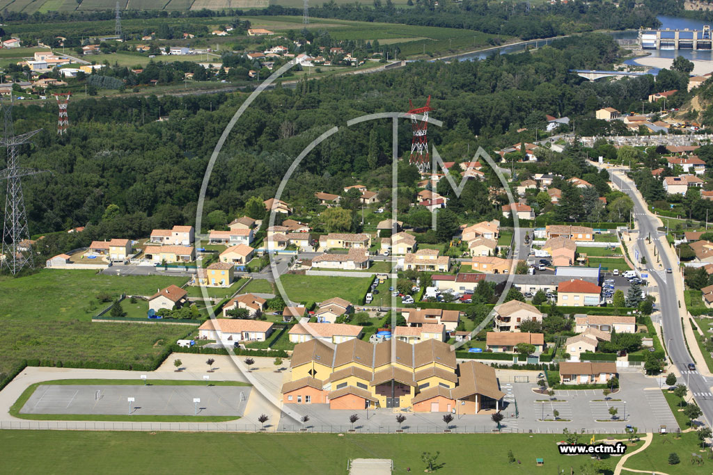 Photo arienne de Chteauneuf sur Isere