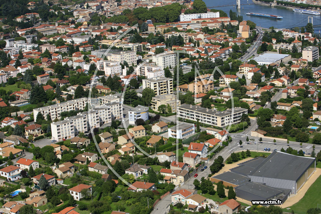 Photo arienne de Tournon sur Rhne