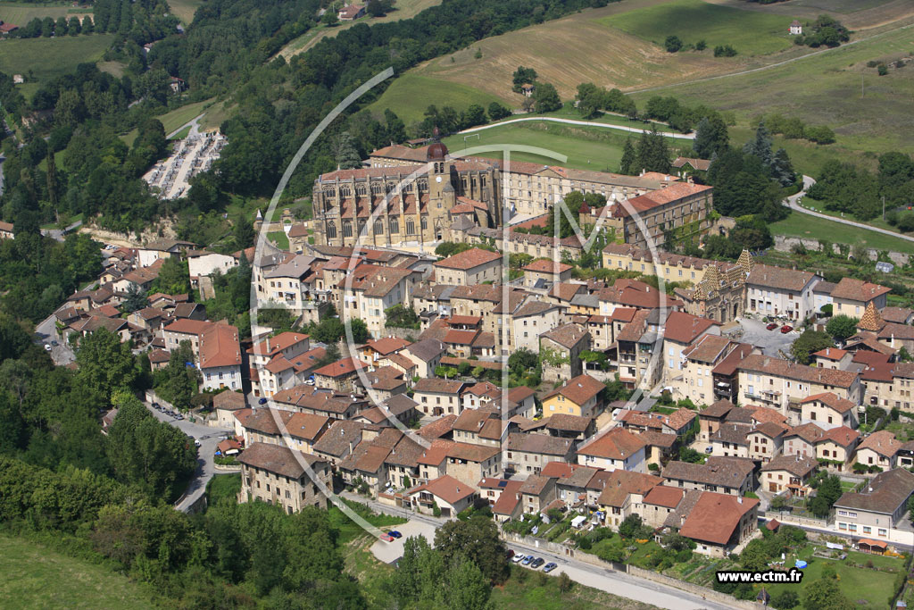 Photo arienne de Saint Antoine l'Abbaye