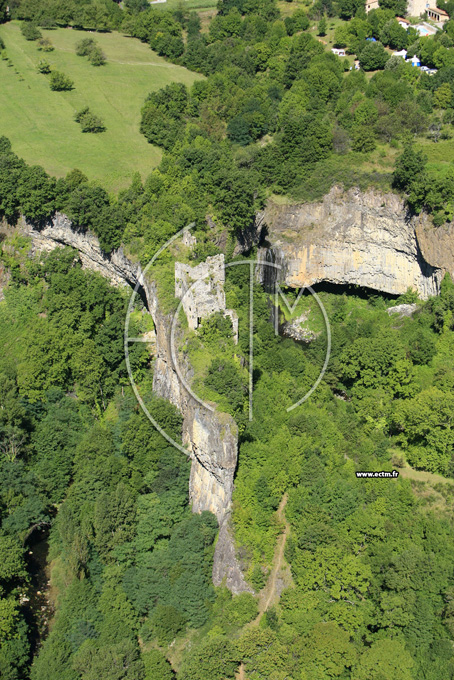 Photo arienne de Montpezat sous Bauzon (Chteau de Pourcheyrolles)