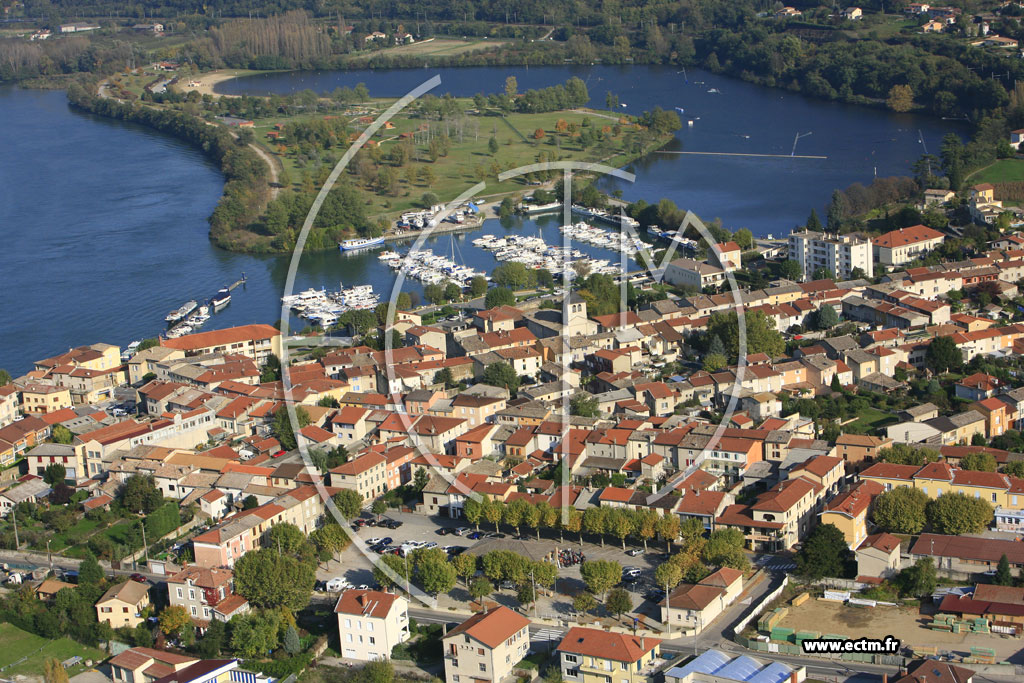 Photo arienne de Les Roches de Condrieu