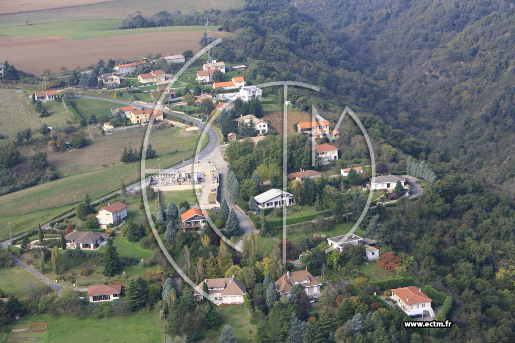 Photo arienne de Saint Cyr sur le Rhne