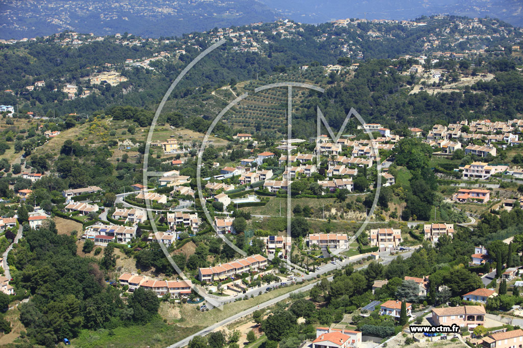 Photo arienne de Nice (corniche des Oliviers)