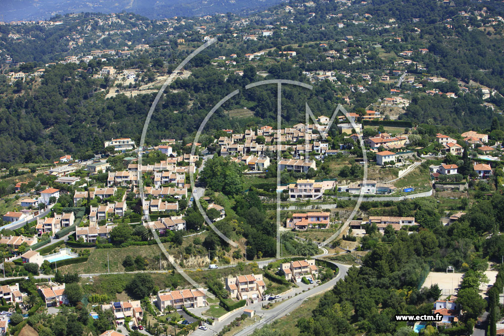 Photo arienne de Nice (corniche des Oliviers)