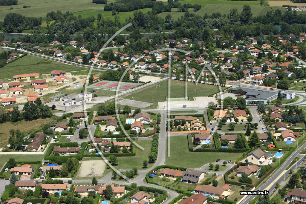 Photo arienne de Chavanoz (Les Cinq Chemins)