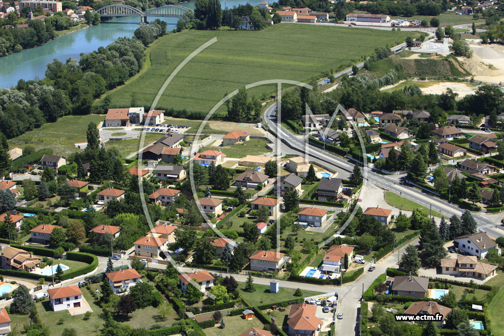 Photo arienne de Chavanoz (Les Cinq Chemins)