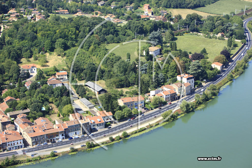 Photo arienne de Curis-au-Mont-d'Or