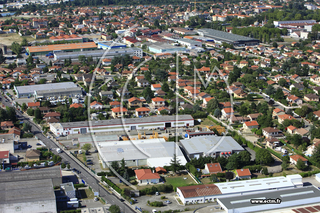Photo arienne de Dcines-Charpieu (Avenue des Bruyres)