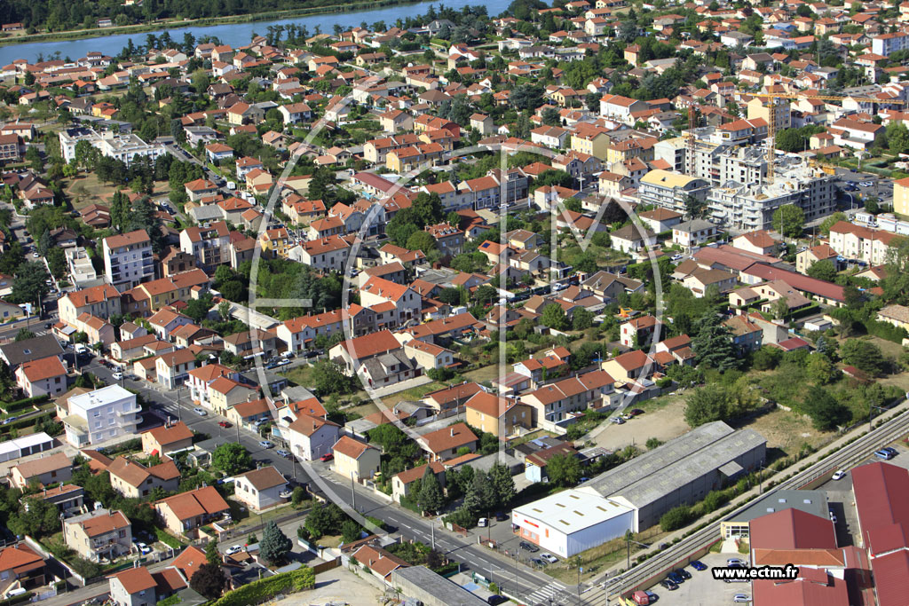 Photo arienne de Dcines-Charpieu (Avenue Jean Jaurs)