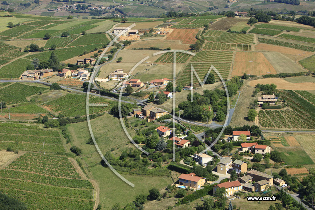 Photo arienne de Lacenas (Chapelle Saint-Paul)