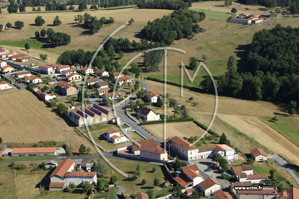Photo arienne de Essertines-en-Donzy
