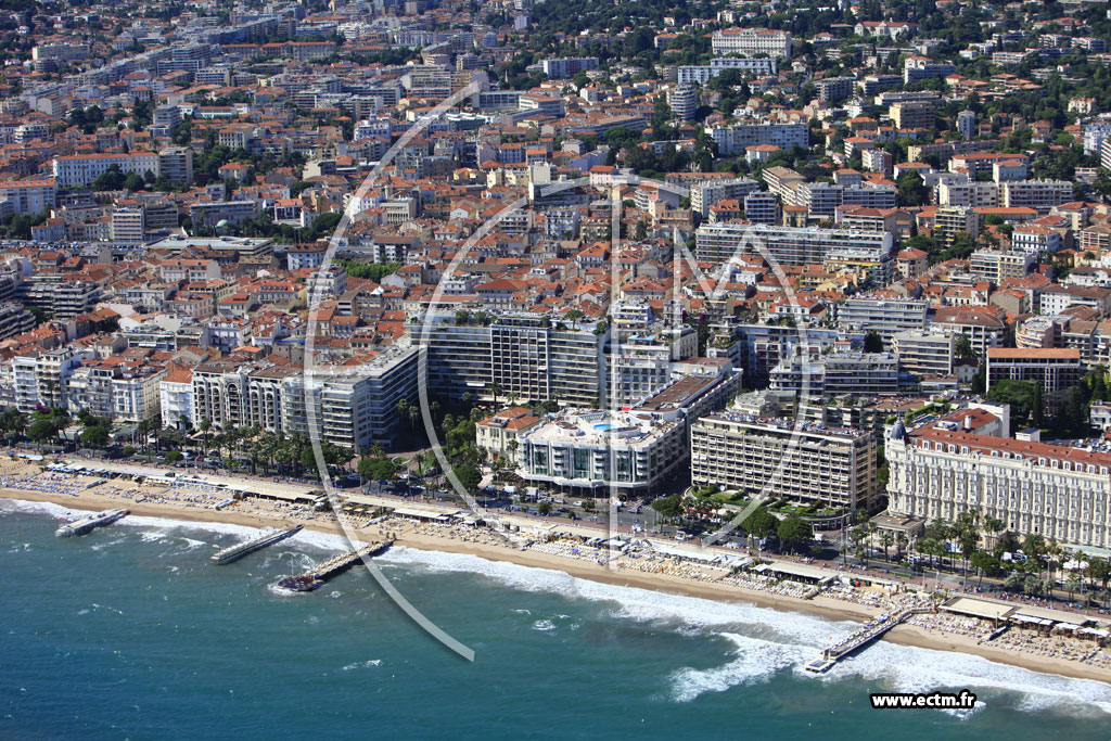 Photo arienne de Cannes (boulevard de la Croisette)