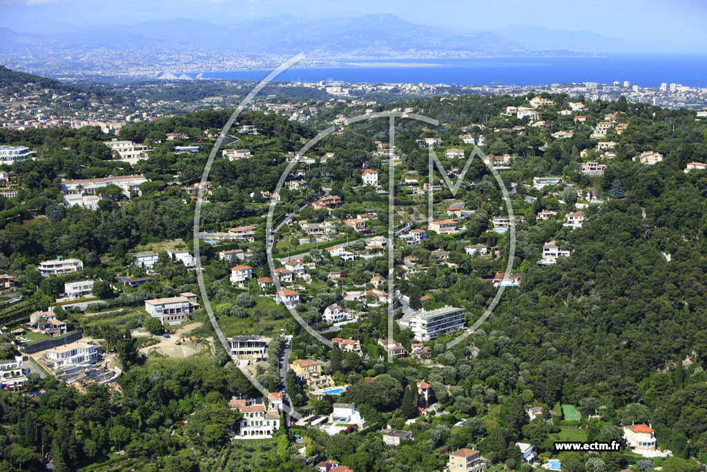 Photo arienne de Cannes (corniche du Paradis Terrestre)