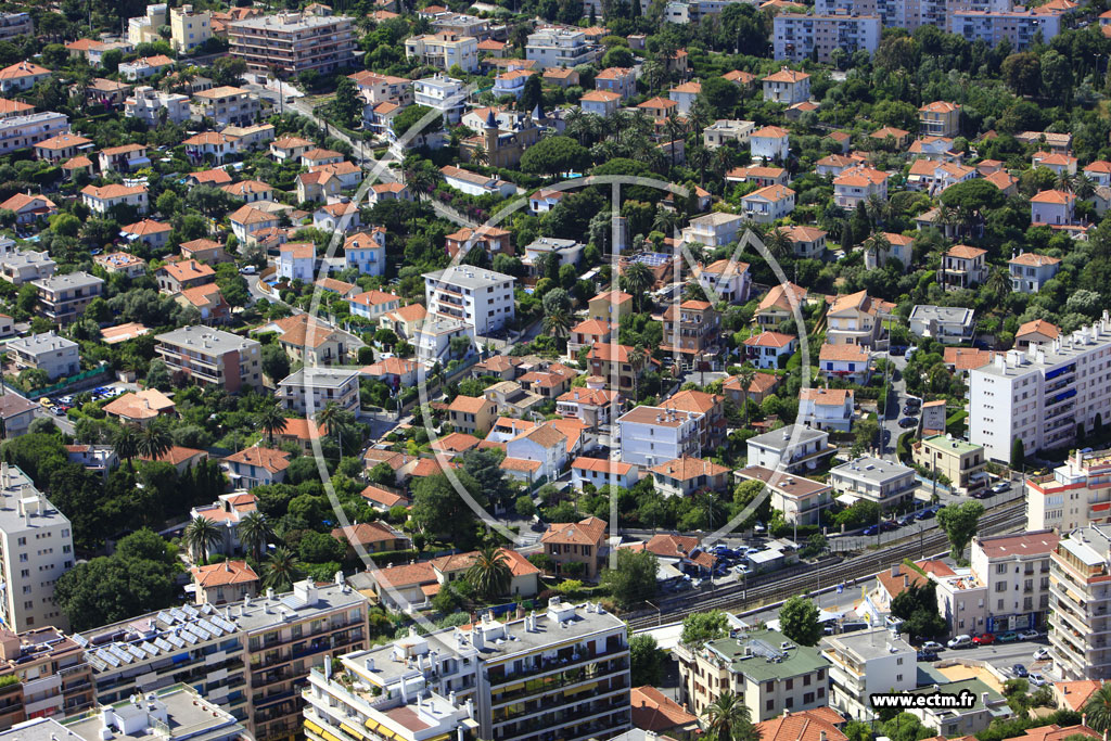 Photo arienne de Antibes (boulevard Raymond Poincar)