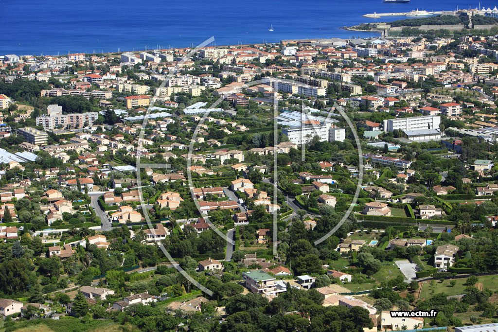 Photo arienne de Antibes (chemin des Maures)