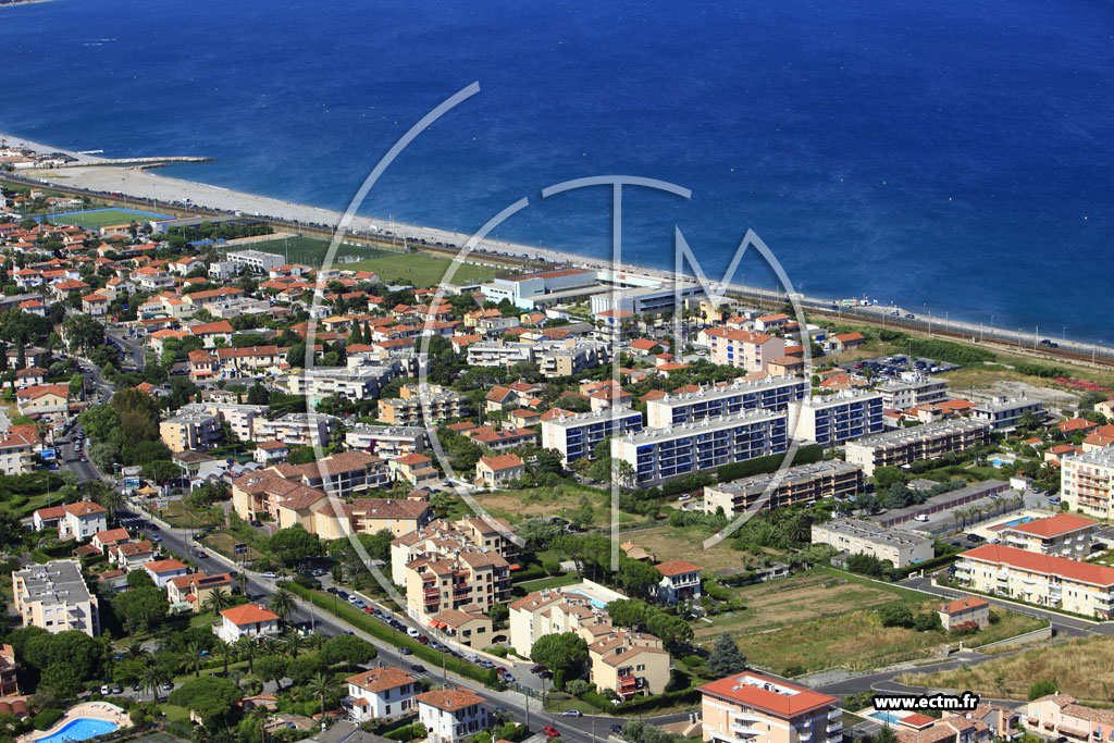 Photo arienne de Antibes (route de Nice)