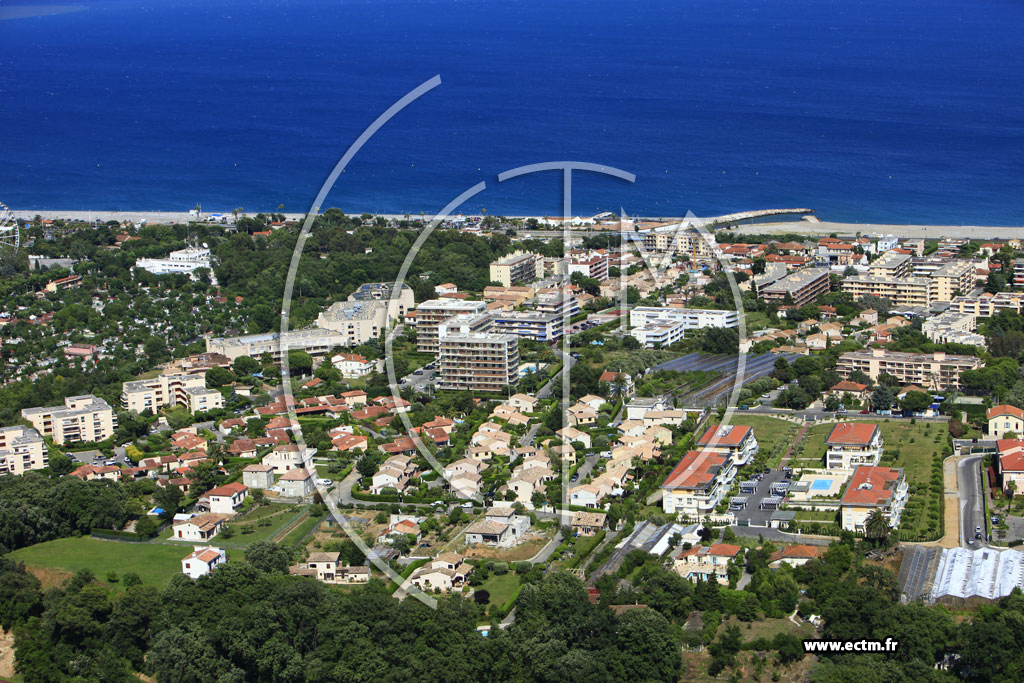 Photo arienne de Antibes (route de Nice)