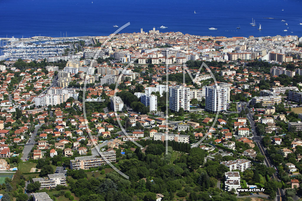 Photo arienne de Antibes (route de Saint Jean)