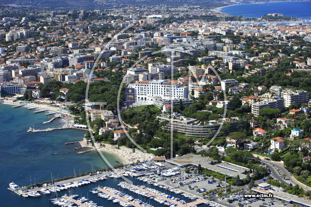 Photo arienne de Antibes Juan les Pins (boulevard Edouard Baudoin)