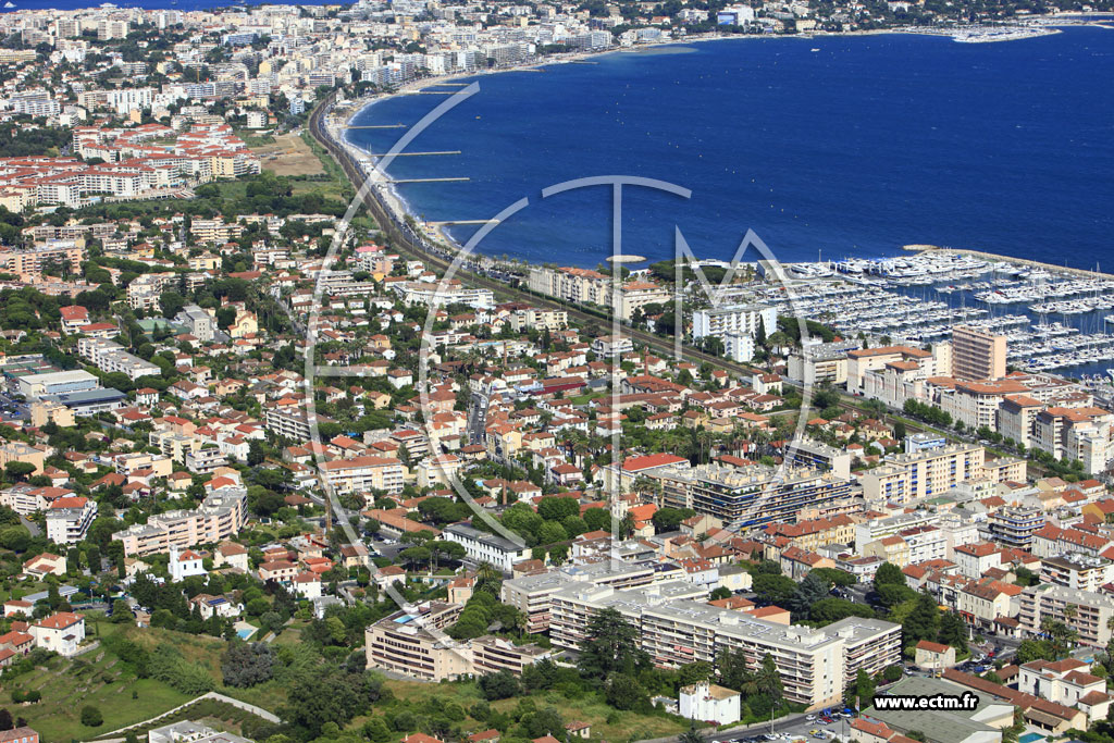 Photo arienne de Vallauris (avenue des Frres Roustan)