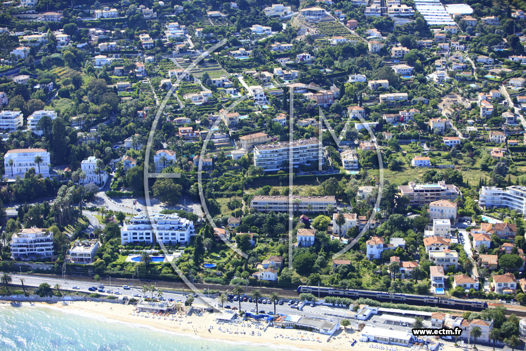 Photo arienne de Vallauris (avenue des Frres Roustan)