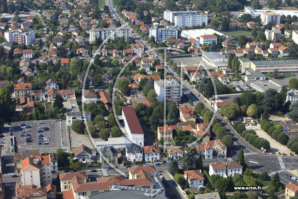 Photo arienne de Bourgoin-Jallieu (Avenue Gambetta)