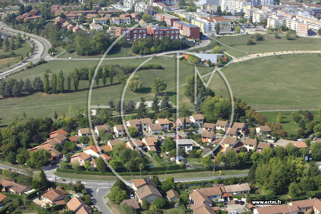 Photo arienne de L'Isle-d'Abeau (Avenue du Bourg)