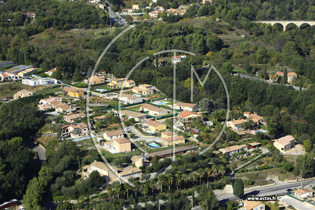 Photo arienne de Gattires (Route de la Baronne)