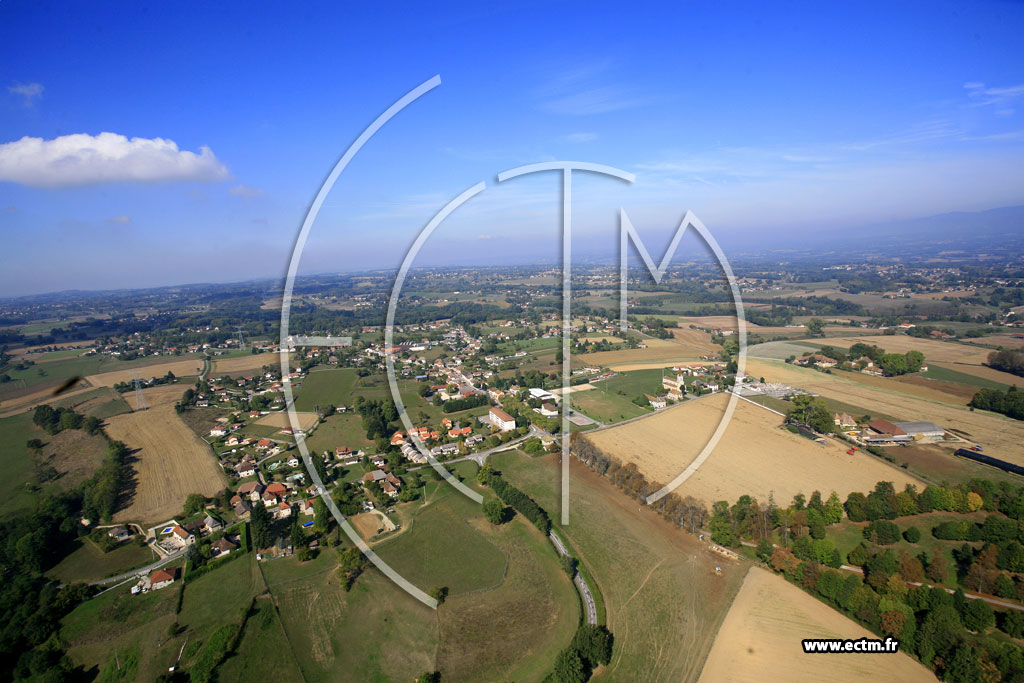 Photo arienne de Faverges-de-La-Tour