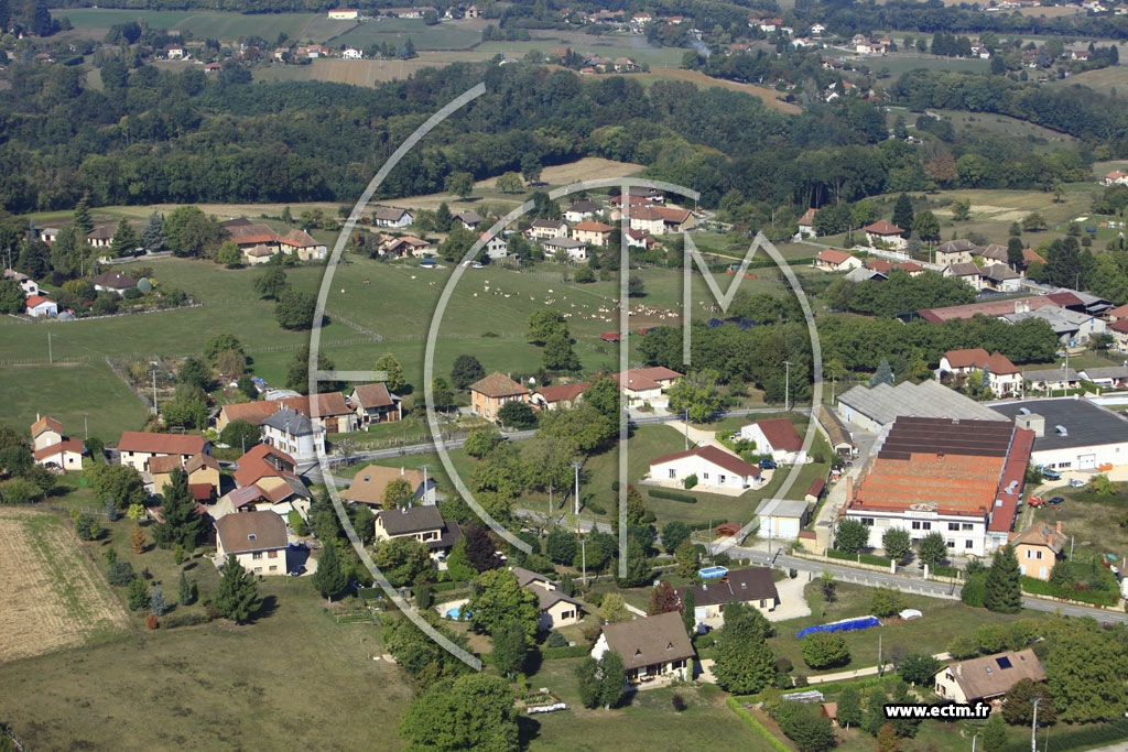 Photo arienne de Faverges-de-La-Tour