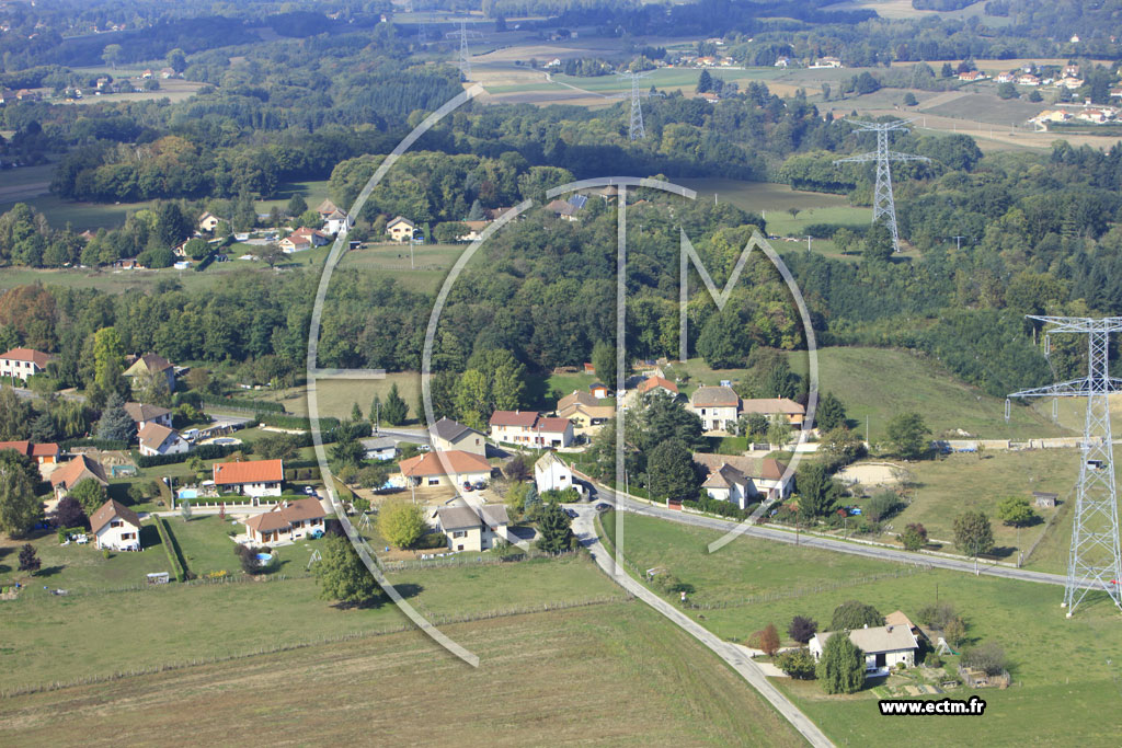 Photo arienne de Faverges-de-La-Tour