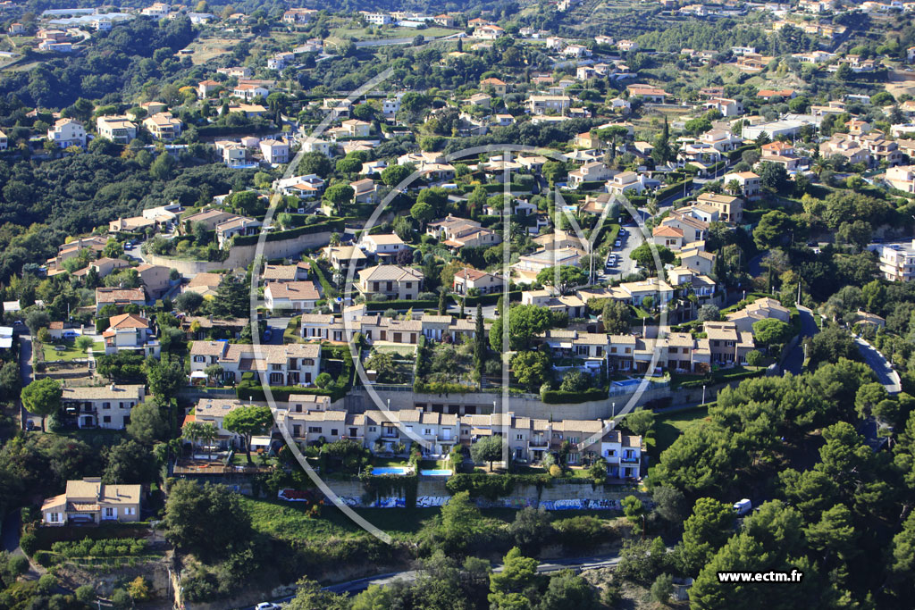 Photo arienne de Saint-Laurent-du-Var (Corniche d'Agrimont)