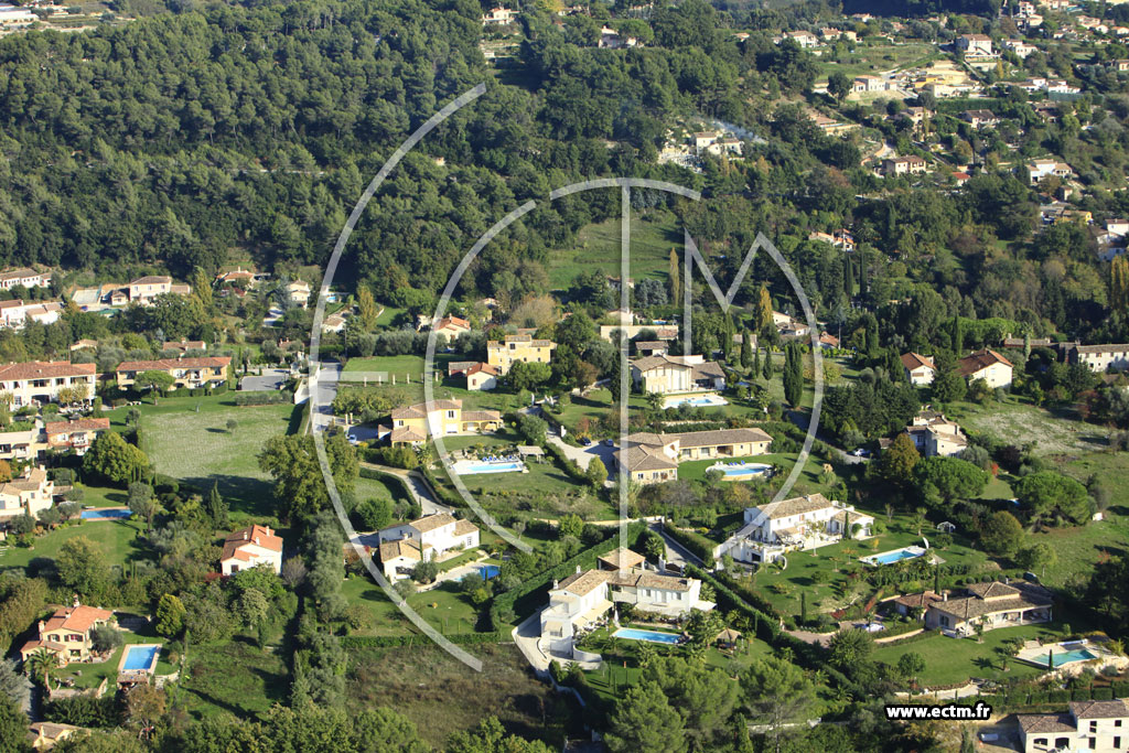 Photo arienne de Saint-Paul (Route des Serres)
