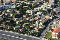 06800 Cagnes sur Mer - photo - Cagnes-sur-Mer (Avenue des Chnes)