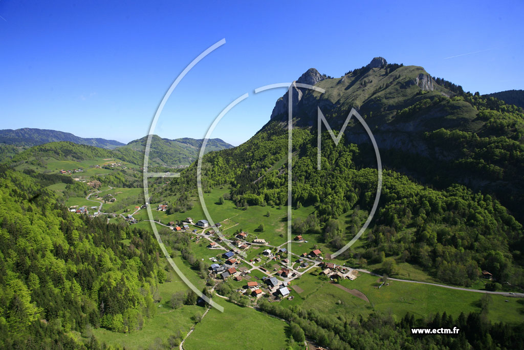 Photo arienne de Bellevaux (La Clusaz)