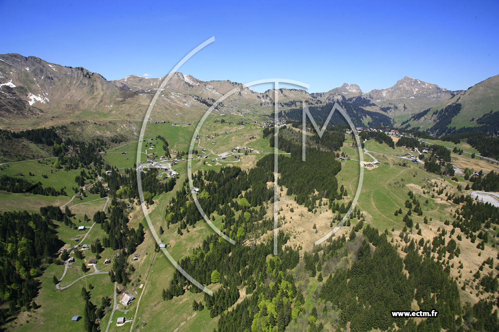 Photo arienne de Taninges (Le Praz de Lys)