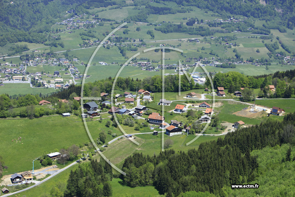 Photo arienne de Taninges (Le Praz de Lys)